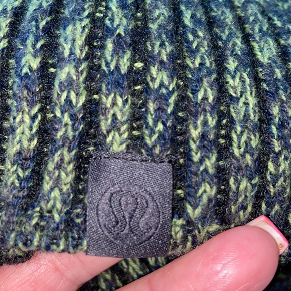 LULULEMON BLACK/GREEN Cropped Mock Turtleneck Sweater LIKE NEW - Picture 8 of 8